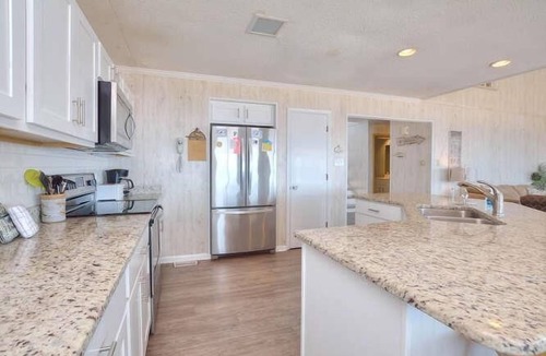 Long Beach Hotel | Experience oceanfront bliss at Therapy, a spacious 5BR house in Oak Island.