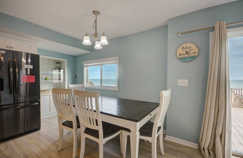 Surf City House | Experience oceanfront fun at Sunny Dayz in Surf City, NC, perfect for families!