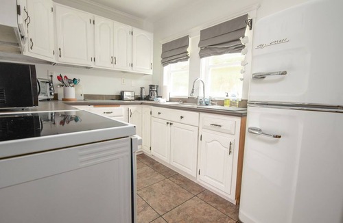 Lusby House | Experience the best of Southern Maryland at the Calvert Cliffs Cottage.