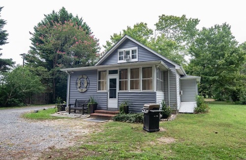 Lusby House | Experience the best of Southern Maryland at the Calvert Cliffs Cottage.