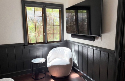 Manteo Apartment | Experience the charm of Manteo from this inviting 2 bedroom apartment.