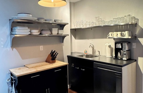 Troy Apartment | Experience Urban Elegance: Downtown 2 BDR within Walking Distance to Everything!