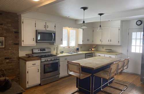 West Stockbridge House | Experienced Hosts, 10 min to Tanglewood, Quaint Berkshires Getaway