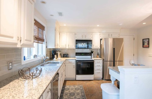 East Harwich House | Explore Downtown and Pleasant Bay!