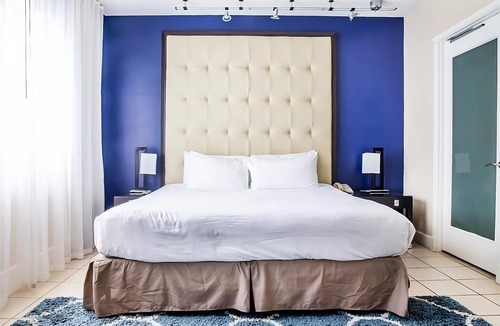 City Center Hotel | Explore Miami Beach in Style! Evening entertainment, Art galleries!