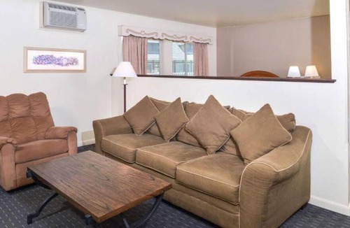 Solvang House | Explore Solvang! 3 Relaxing Units, FREE Parking & BFast, Near Santa Ynez River!