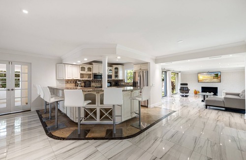 South Lake Villa | Exquisite 4-Bed/3-Bath Private Villa in Hollywood Beach
