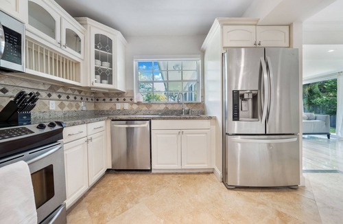 South Lake Villa | Exquisite 4-Bed/3-Bath Private Villa in Hollywood Beach