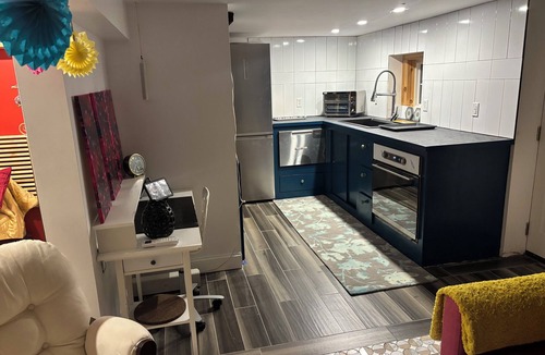 Sagamore Beach House | Exquisite Guest House w/private hot tub/steam shower