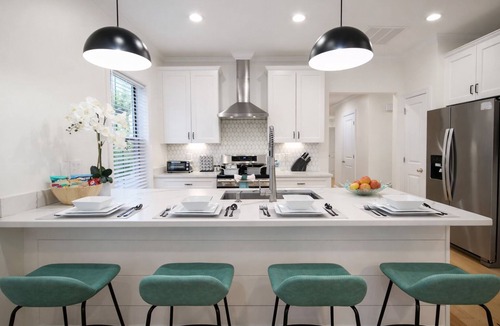 Rose Hill House | Exquisite One-Level 4BR Retreat Private Patio Free Parking Near DC & Old Town