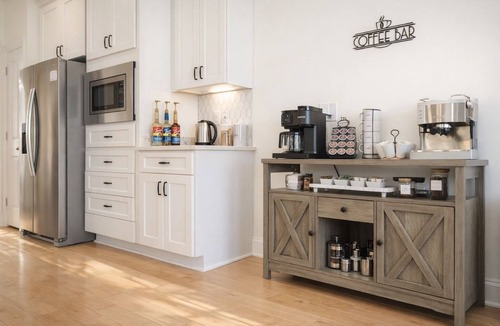 Rose Hill House | Exquisite One-Level 4BR Retreat Private Patio Free Parking Near DC & Old Town