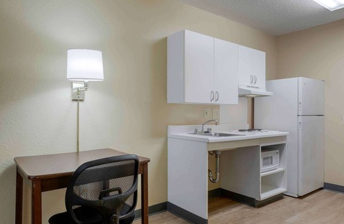 Central Newport News Hotel | Extended Stay America Select Suites Newport News Oyster Pt