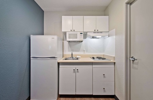 Ludlam Hotel | Extended Stay America Suites Miami Airport Blue Lagoon