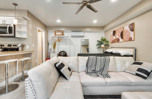 Mid City Apartment | Extended Stay Near SoFi Stadium in Mid-Wilshire!
