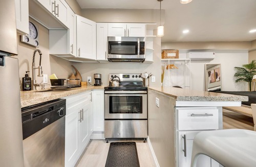 Mid City Apartment | Extended Stay Near SoFi Stadium in Mid-Wilshire!
