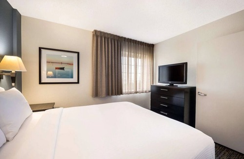 Braintree Hotel | Extended Stay | Spacious Haven w/Kitchen | Near South Shore Plaza | 2 Units