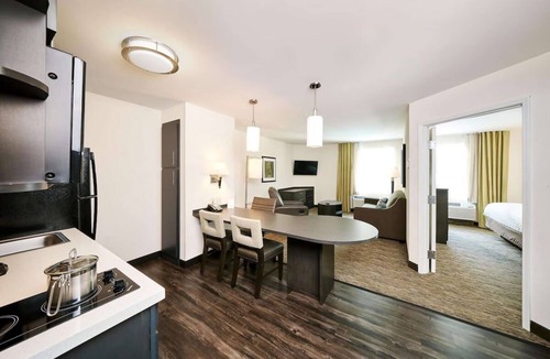Braintree Hotel | Extended Stay | Spacious Haven w/Kitchen | Near South Shore Plaza | 2 Units