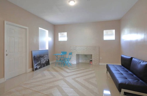 Little Haiti House | EXTRA LARGE APARTMENT + FREE STREET PARKING