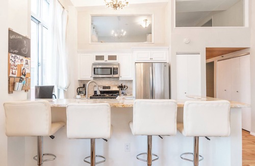 Weehawken Apartment | Extravaganza Condo 10 mins From NYC - W/amenities - Parking