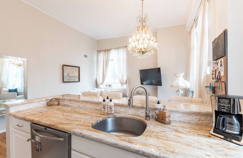Weehawken Apartment | Extravaganza Condo 10 mins From NYC - W/amenities - Parking