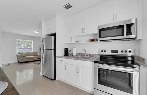 Buena Vista House | Fab 4BR Twin Villas Near Design District & Wynwood