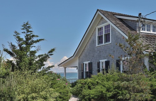 East Chop Cottage | Fabulous Waterfront 3-Bedroom Martha's Vineyard Cottage