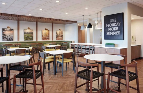 Stoughton Hotel | Fairfield by Marriott Inn & Suites Stoughton
