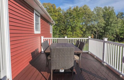 Highland House | Fall Foliage 4BR Retreat Near New Paltz - Sleeps 8