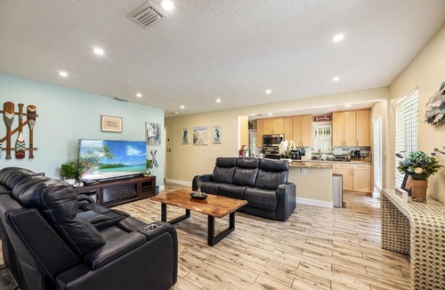 Margate House | Family 3BR with Pool l Game Room l Walk to Water Park