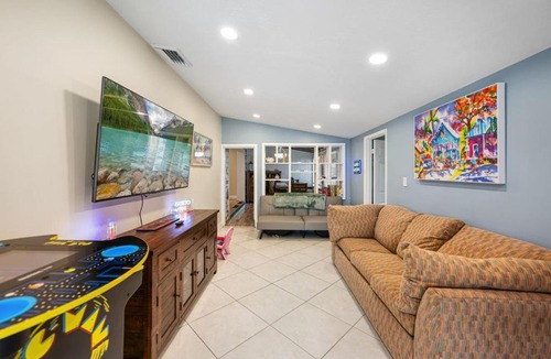 Margate House | Family 3BR with Pool l Game Room l Walk to Water Park