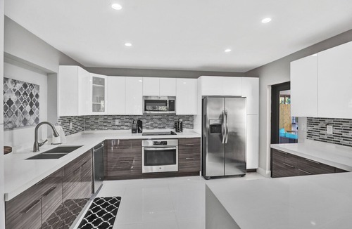 South Lake House | Family 5BR home w/heated pool & playground