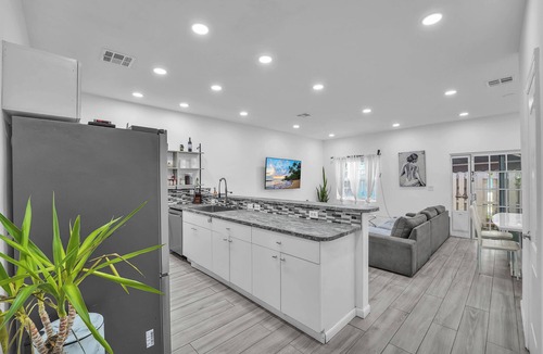 Highland Garden House | Family and Dog Friendly Townhouse, near to the Beach, build in Sauna & Gym,EV ch