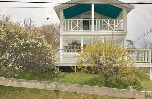 Brewster Cottage | Family Cottage, Steps from a Private Beach on Brewster Dunes