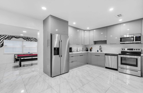 Golden Glades House | Family-Friendly 4BR Miami Home with Game Room & Pergola