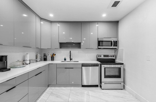 Golden Glades House | Family-Friendly 4BR Miami Home with Game Room & Pergola