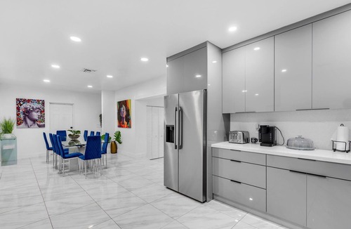 Golden Glades House | Family-Friendly 4BR Miami Home with Game Room & Pergola