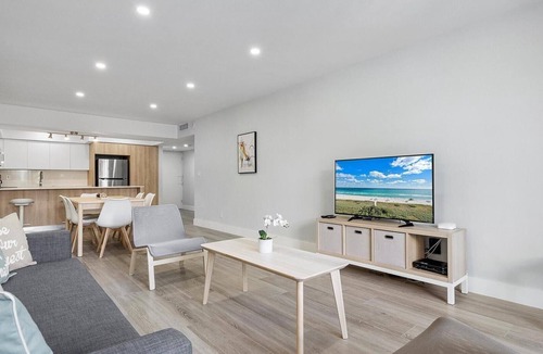 Sunny Isles Beach Condo | Family-Friends Getaway- Pool, Beach & Parking free