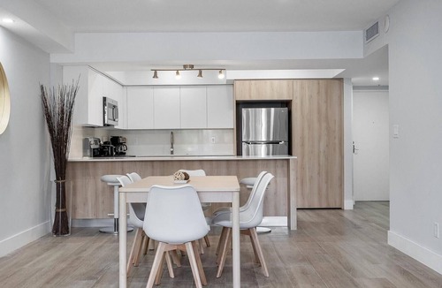 Sunny Isles Beach Condo | Family-Friends Getaway- Pool, Beach & Parking free
