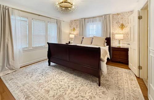 University Heights House | Family Friendly Stay for 12 Private Fenced Yard