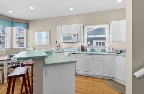 South End Condo | Family-Friendly 3BR/2BA OCNJ Getaway with Parking, Patios & Outdoor Shower