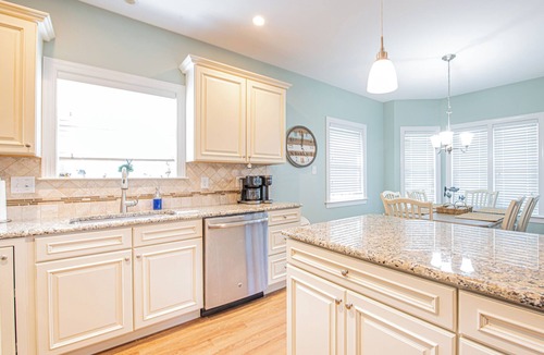 South End Condo | Family-Friendly 4BR/2.5BA, sleeps 10 - Perfect Escape for Family Linens Included
