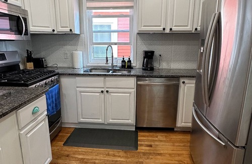 North Buffalo Apartment | Family Friendly Chic 3 Bedroom Centrally Located in Buffalo NY