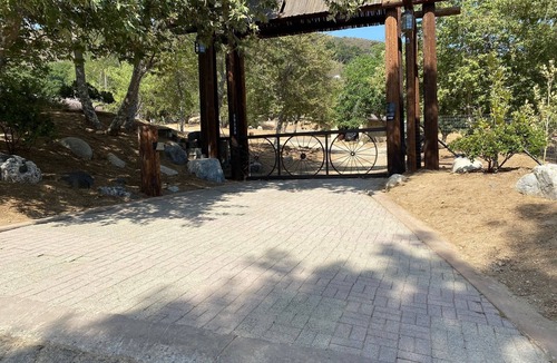 Santa Clarita House | Family Friendly Farmhouse!