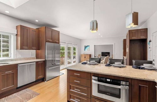 Centerville House | Family Friendly Home, Mins to Beach and Downtown!