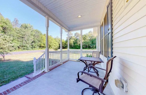 Berlin House | Family-Friendly Home Close to OC w/Furnished Porch, Central A/C, & Free WiFi