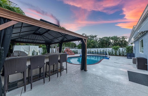 Dania Beach House | 🏖️ Family Friendly House 6 Minutes Away from the Beach