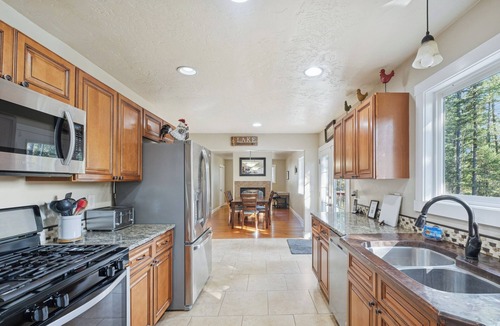 Kalispell House | Family friendly house in Many Lakes with Hot Tub
