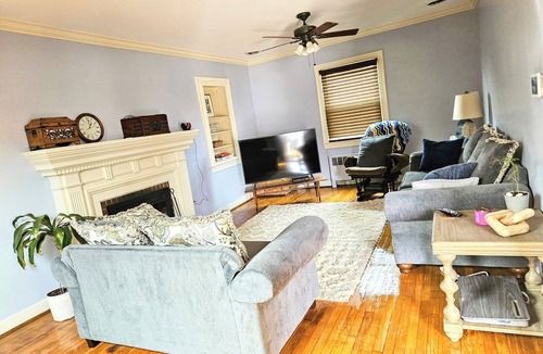 Downtown House | Family friendly in Hampton with huge yard, dog park, and 2 blocks from the bay.