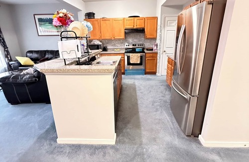 Laurel House | Family-friendly, Quiet, and Gated 3-bedroom Townhouse in Central Richmond