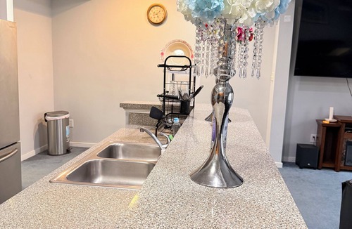 Laurel House | Family-friendly, Quiet, and Gated 3-bedroom Townhouse in Central Richmond